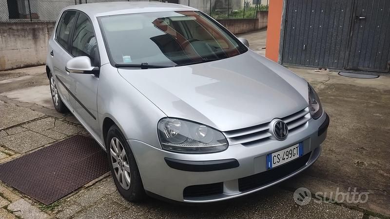 Usata VW Golf IV 105 CV (77 kW) 2005 Grigio Berlina