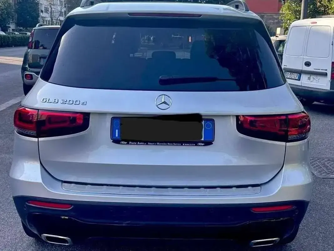 Usata Mercedes GLB200 150 CV (110 kW) 2020 Argento SUV