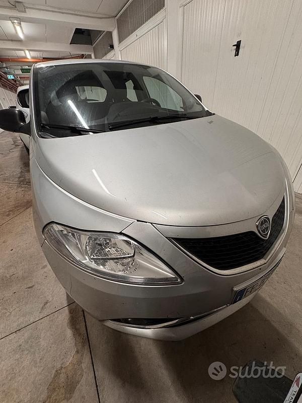 Usata Lancia Ypsilon 2016 Grigio Utilitaria