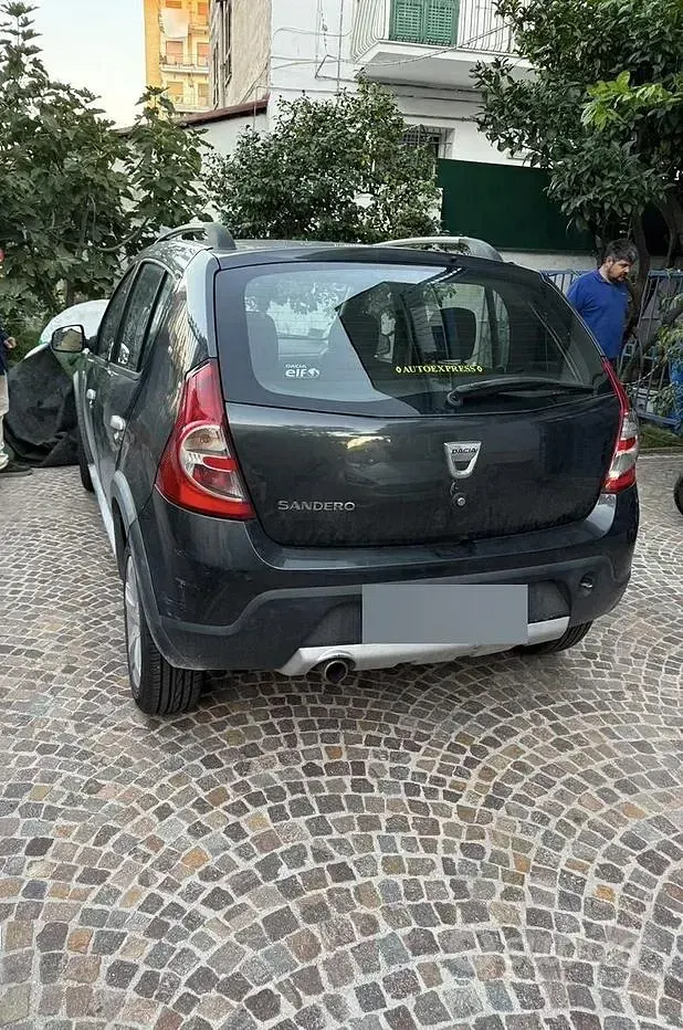Usata Dacia Sandero Stepway 84 CV (61 kW) 2012 Nero Berlina