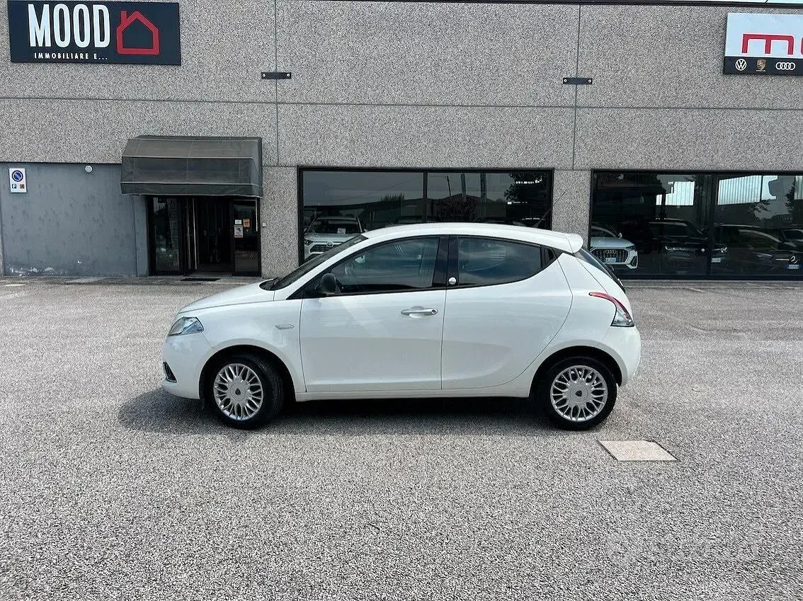 Usata Lancia Ypsilon Silver 69 CV (50 kW) 2016 Bianco Utilitaria