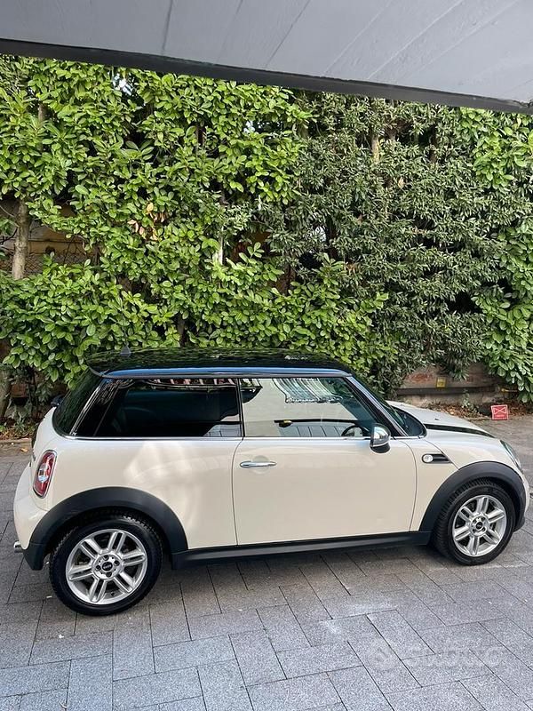 Giallo Usata 2011 Mini Cooper Due volumi | 7500 € (Buon prezzo) - Immagine 1/4