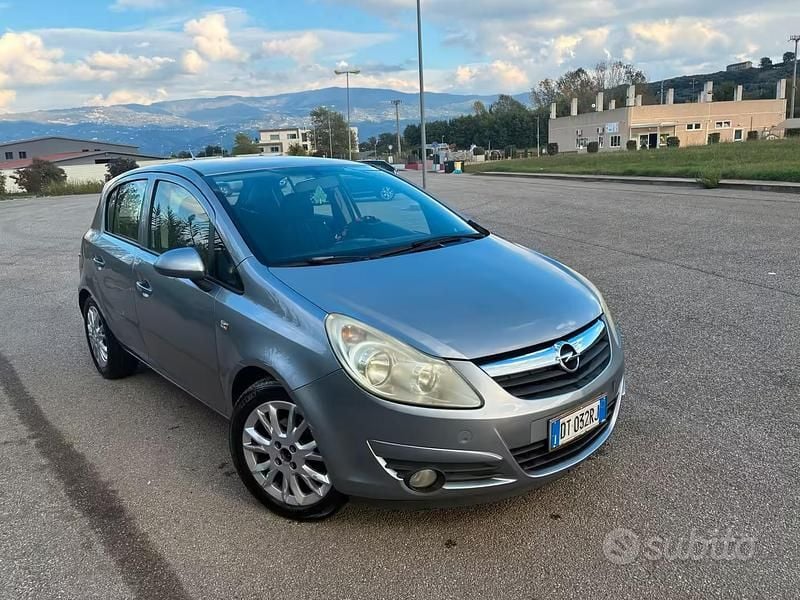 Usata Opel Corsa 75 CV (55 kW) 2009 Utilitaria