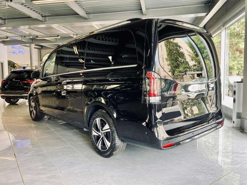 Nuova Mercedes V250 Avantgarde 190 CV (139 kW) 2025 Nero Monovolume