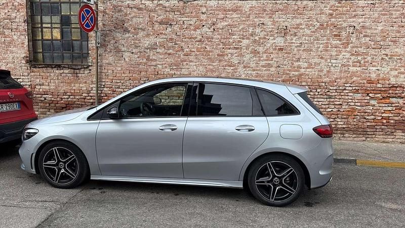 Usata Mercedes B180 Advanced Plus 116 CV (85 kW) 2024 Argento Utilitaria