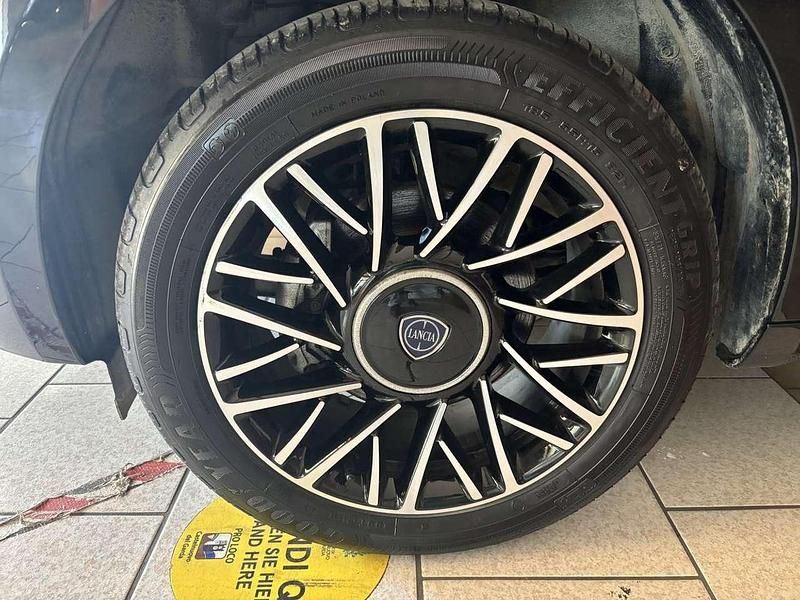 Usata Lancia Ypsilon Platinum 69 CV (50 kW) 2024 Nero Utilitaria