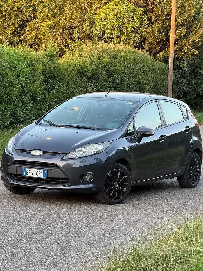 Usata Ford Fiesta 92 CV (67 kW) 2011 Nero Berlina
