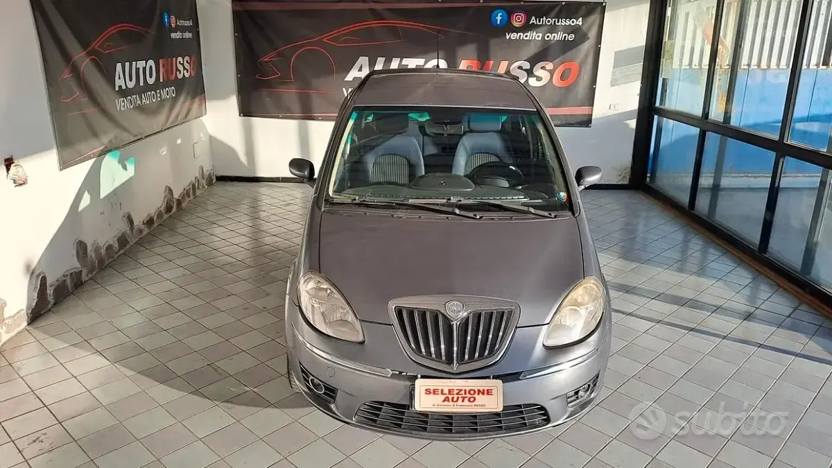 Usata Lancia Musa 120 CV (88 kW) 2008 Grigio Monovolume