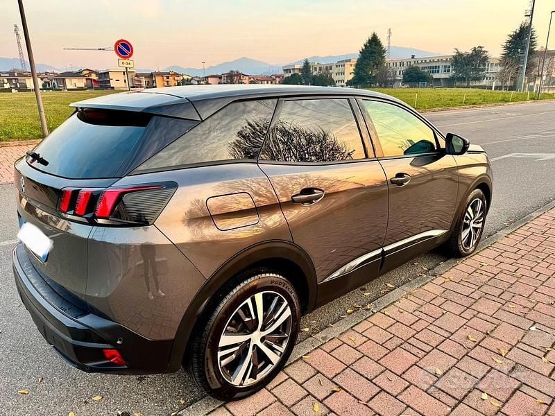 Usata Peugeot 3008 Allure 131 CV (96 kW) 2023 Grigio SUV