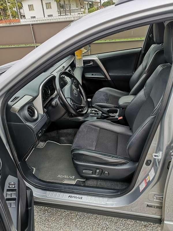 Usata Toyota RAV4 Hybrid 155 CV (114 kW) 2017 SUV