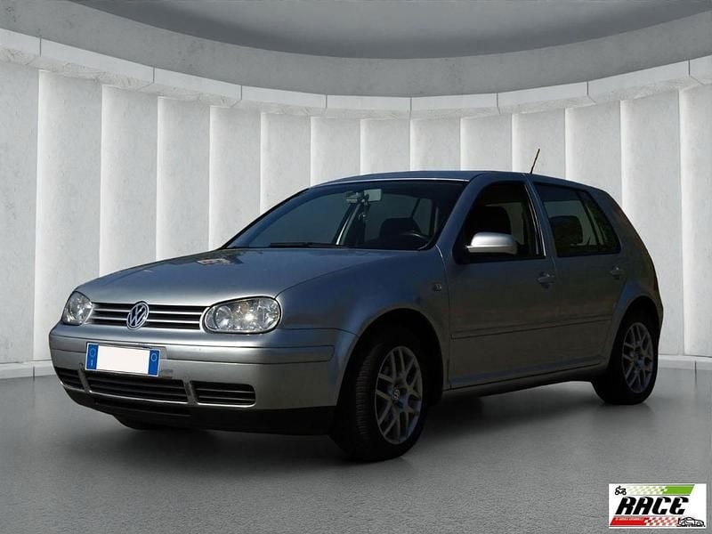 Usata VW Golf IV 106 CV (77 kW) 2003 Grigio chiaro Utilitaria