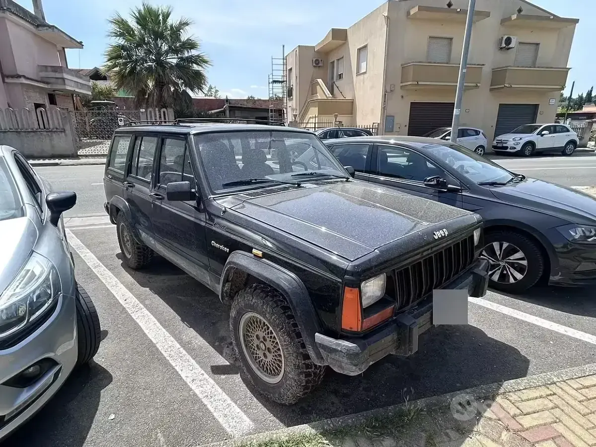 Usata Jeep Cherokee 80 CV (58 kW) 1990 Nero SUV