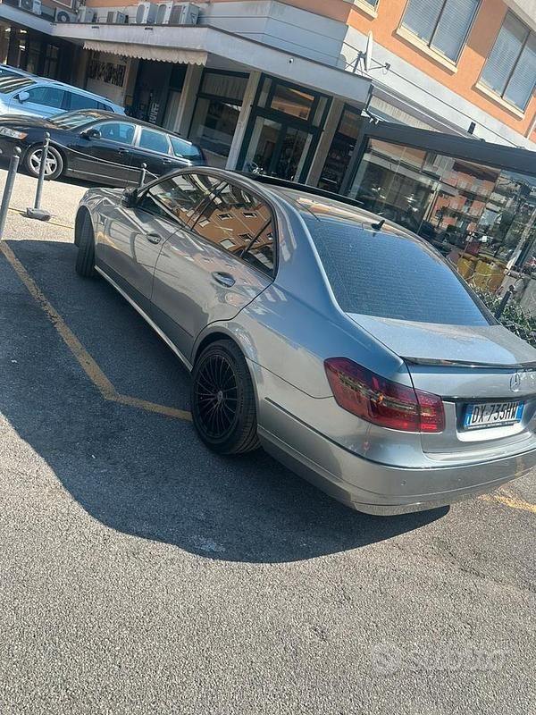 Usata Mercedes E250 Premium 277 CV (203 kW) 2009 Grigio Berlina