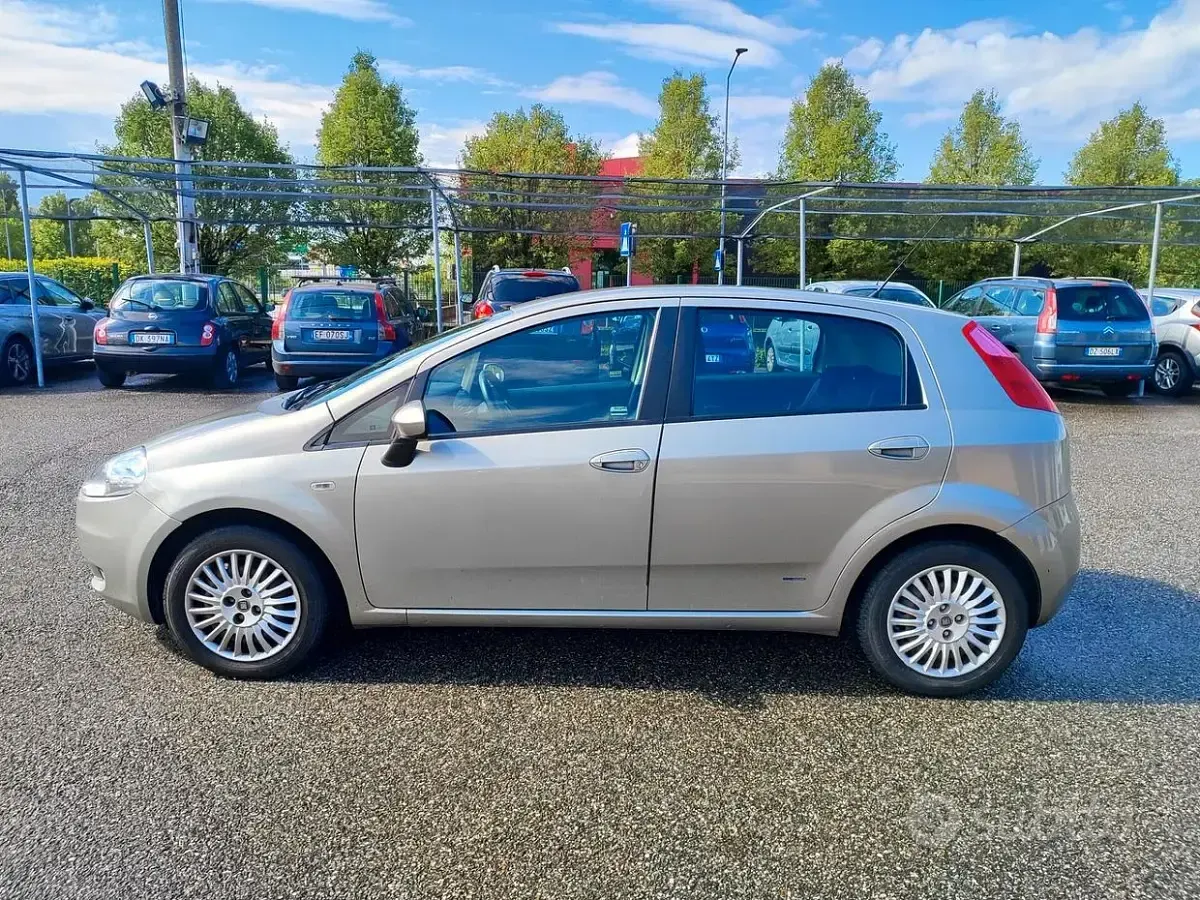 Usata Fiat Grande Punto Active 65 CV (47 kW) 2007 Grigio Utilitaria