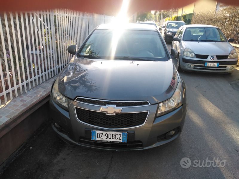 Grigio Usata 2010 Chevrolet Cruze LT Tre volumi | 1500 € (Buon prezzo) - Immagine 1/2
