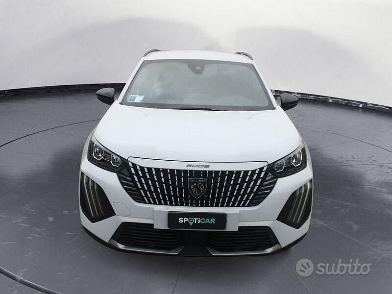 Usata Peugeot 2008 Allure 102 CV (75 kW) 2025 Bianco SUV