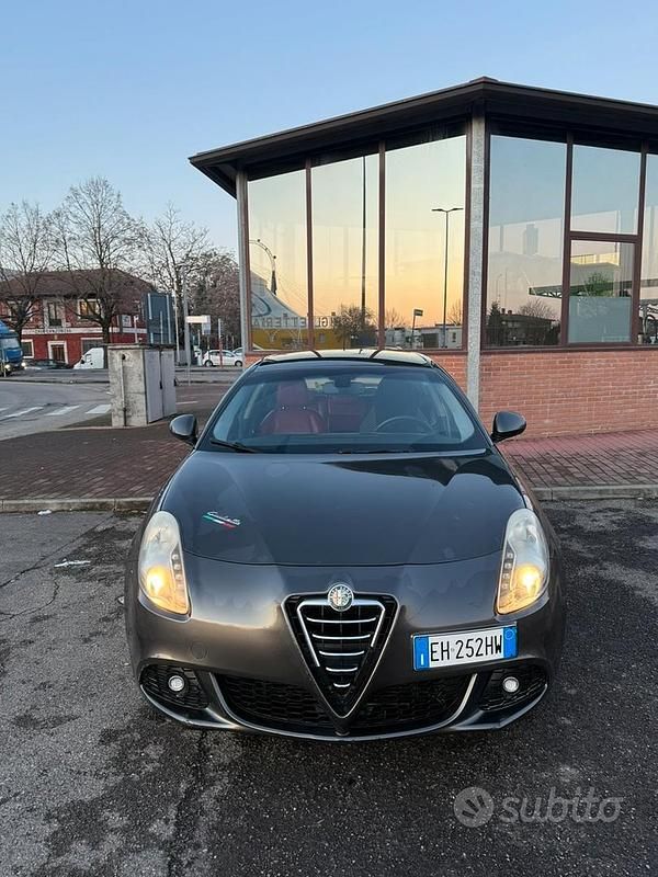 Usata Alfa Romeo Giulietta 2011 Grigio Utilitaria