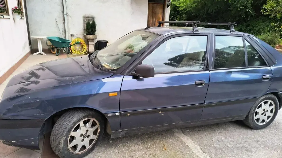 Usata Lancia Delta 105 CV (77 kW) 1996 Blu Utilitaria