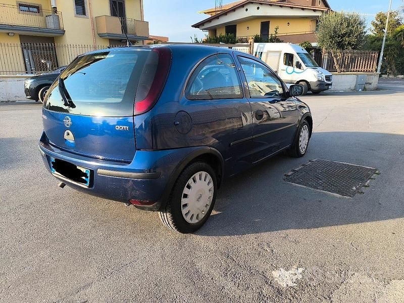 Usata Opel Corsa 2003 Blu Berlina