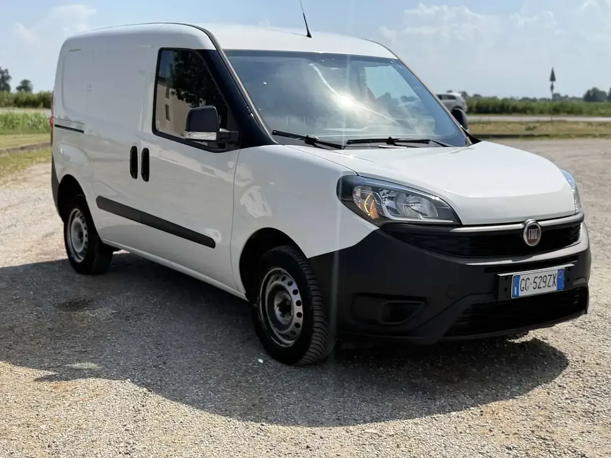 Usata Fiat Doblò Business 95 CV (69 kW) 2021 Bianco Monovolume