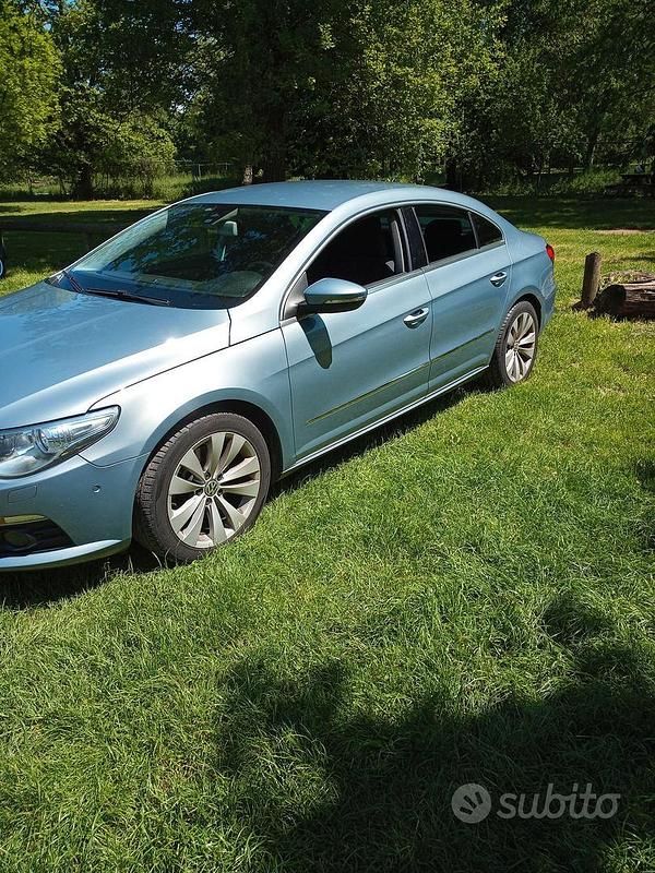 Begagnad VW Passat 2010 Grå Sportkupé