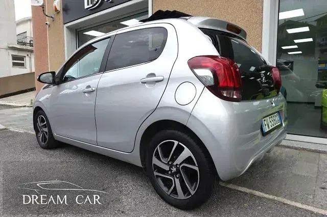 Usata Peugeot 108 Allure 72 CV (52 kW) 2019 Argento metallizzato Berlina