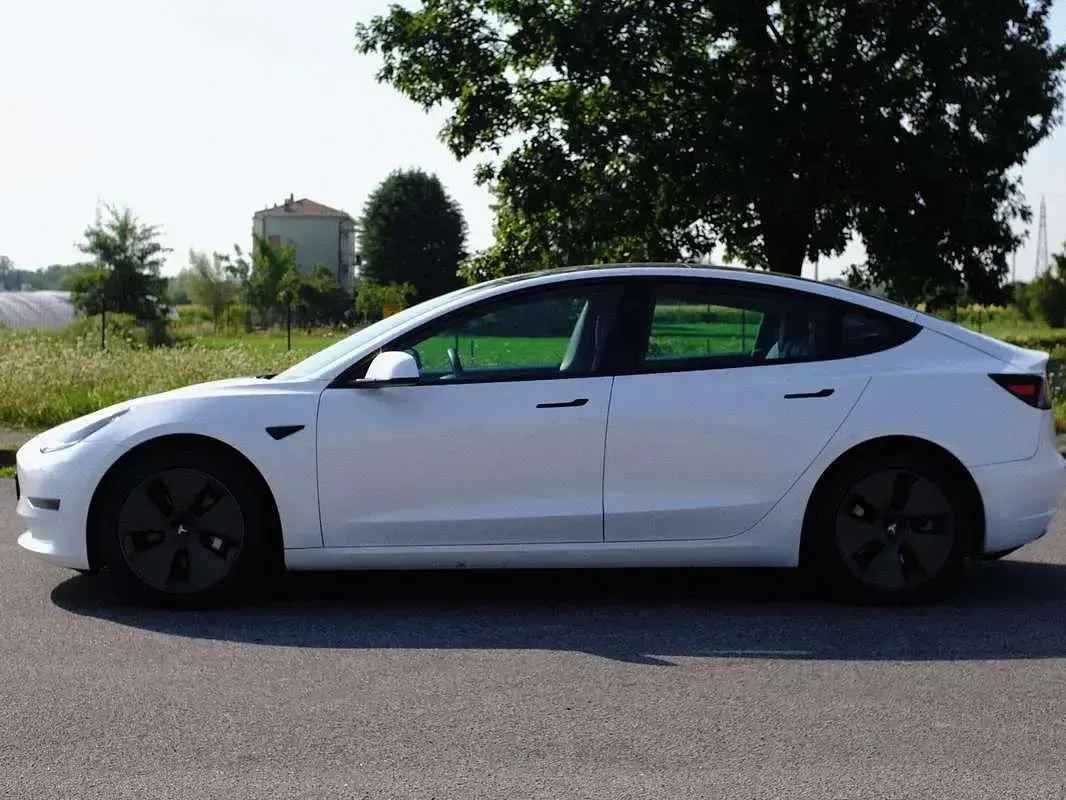 Usata Tesla Model 3 Long Range AWD 152 kW (208 CV) 2020 Bianco Berlina