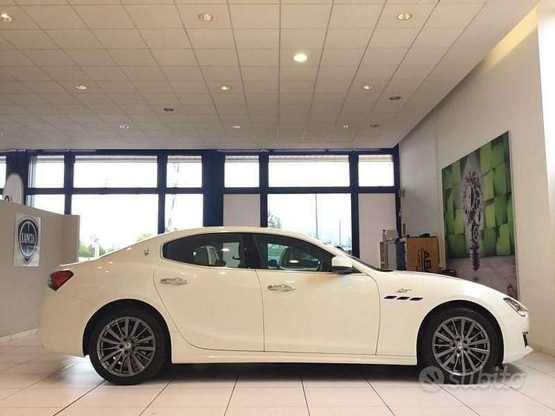 Usata Maserati Ghibli GT 330 CV (242 kW) 2021 Bianco Berlina