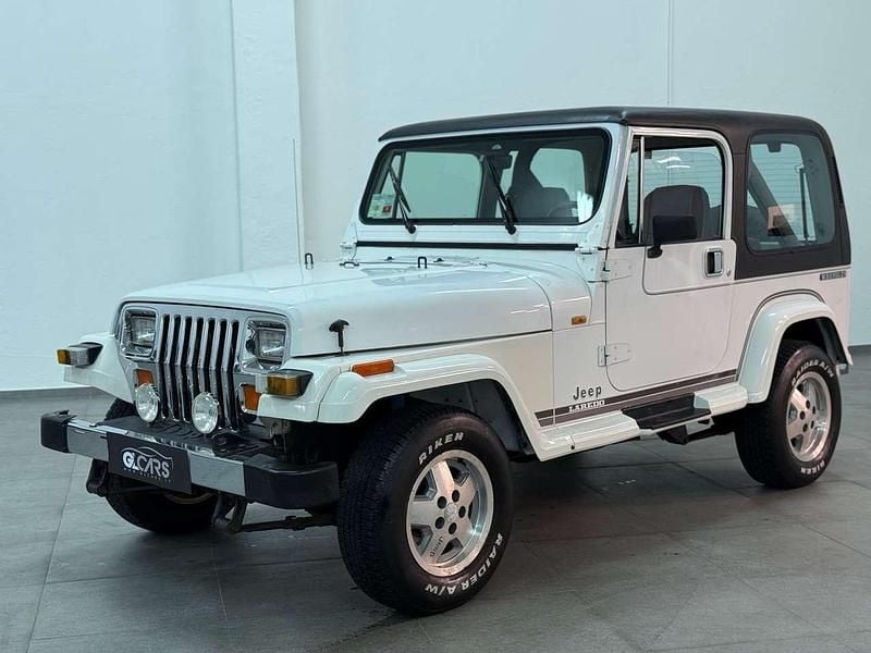 Usata Jeep Wrangler Laredo 103 CV (75 kW) 1991 Bianco SUV