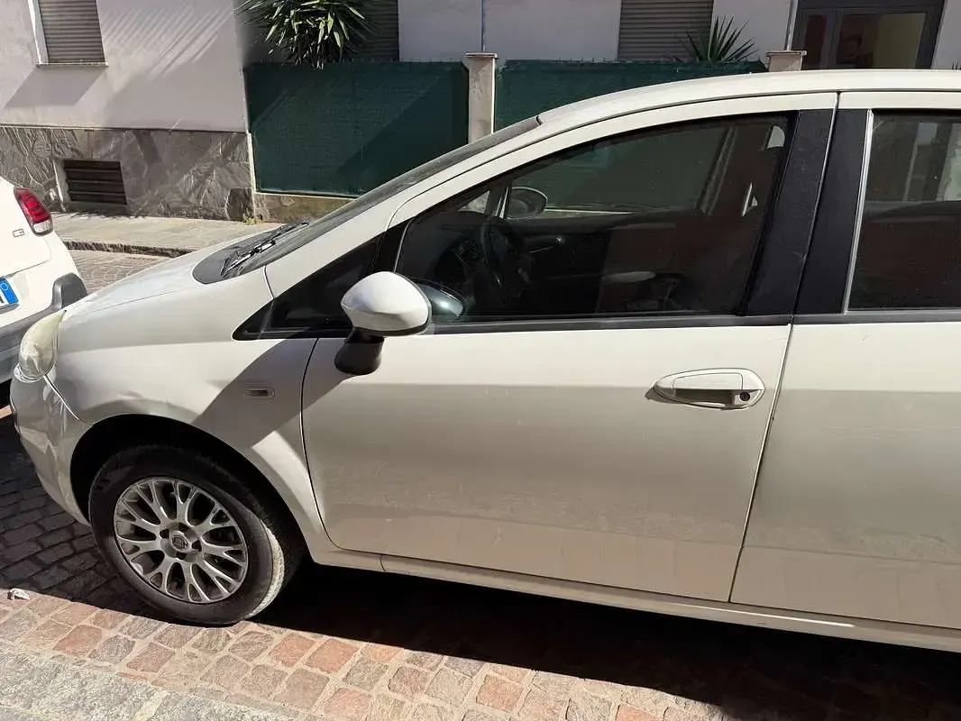 Usata Fiat Punto Evo 77 CV (56 kW) 2012 Bianco Utilitaria
