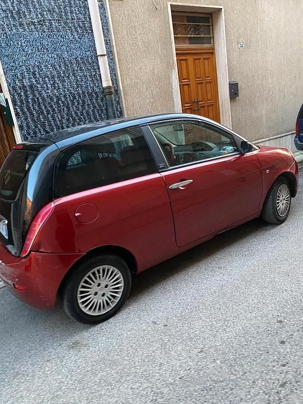 Usata Lancia Ypsilon 60 CV (44 kW) 2005 Rosso Utilitaria