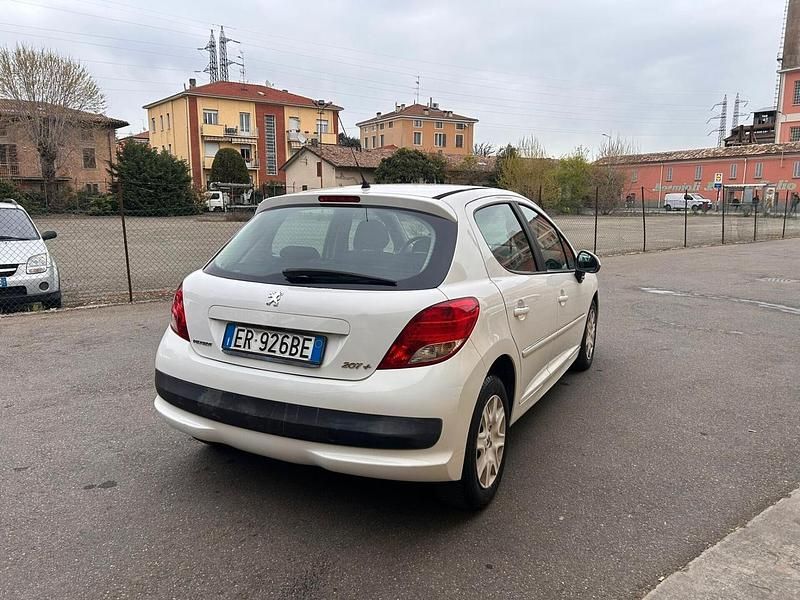 Usata Peugeot 207 70 CV (51 kW) 2013 Bianco Berlina