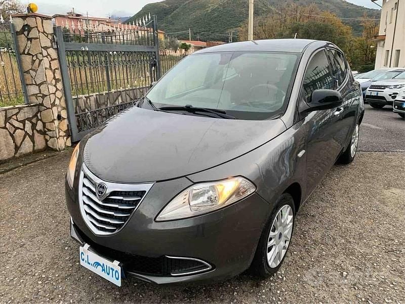 Usata Lancia Ypsilon 95 CV (69 kW) 2015 Grigio Utilitaria