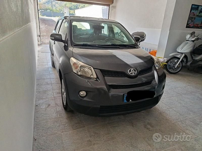 Grigio Usata 2009 Toyota Urban Cruiser Luxury SUV | 7500 € (Buon prezzo) - Immagine 1/4