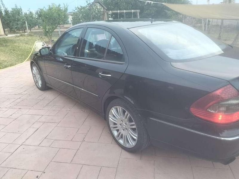 Usata 2006 Mercedes E320 Avantgarde Tre volumi | 4500 € (Ottimo prezzo) - Immagine 1/4