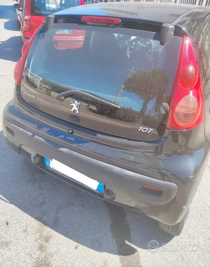 Usata Peugeot 107 68 CV (50 kW) 2012 Nero Utilitaria