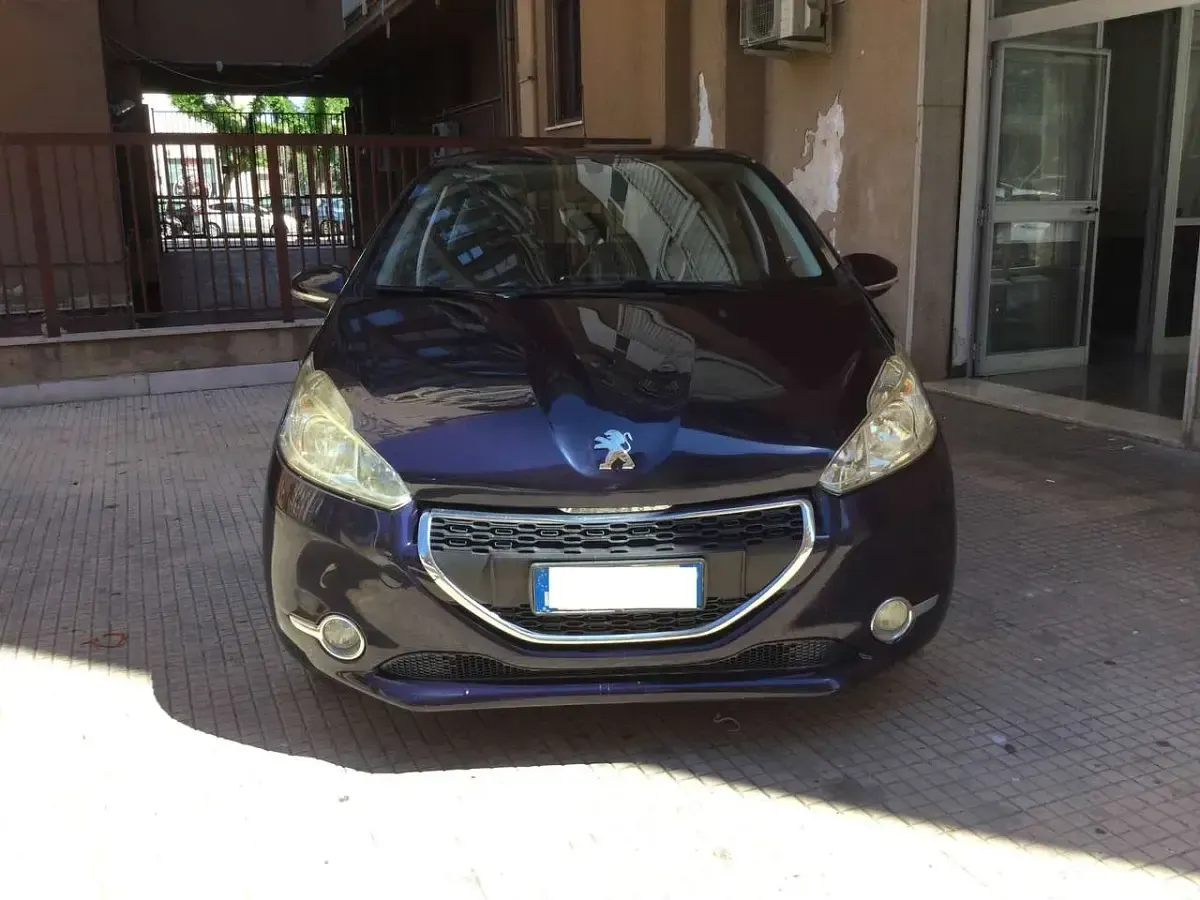 Usata Peugeot 208 Allure 82 CV (60 kW) 2014 Blu/azzurro Utilitaria