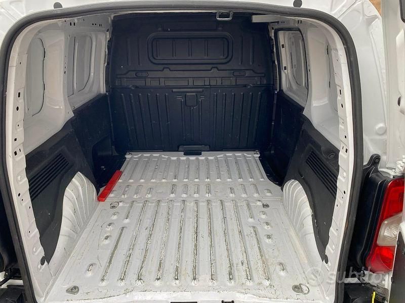 Usata Citroën Berlingo 102 CV (75 kW) 2024 Bianco Monovolume