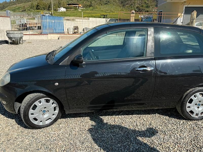 Usata Lancia Ypsilon 70 CV (51 kW) 2003 Nero Utilitaria