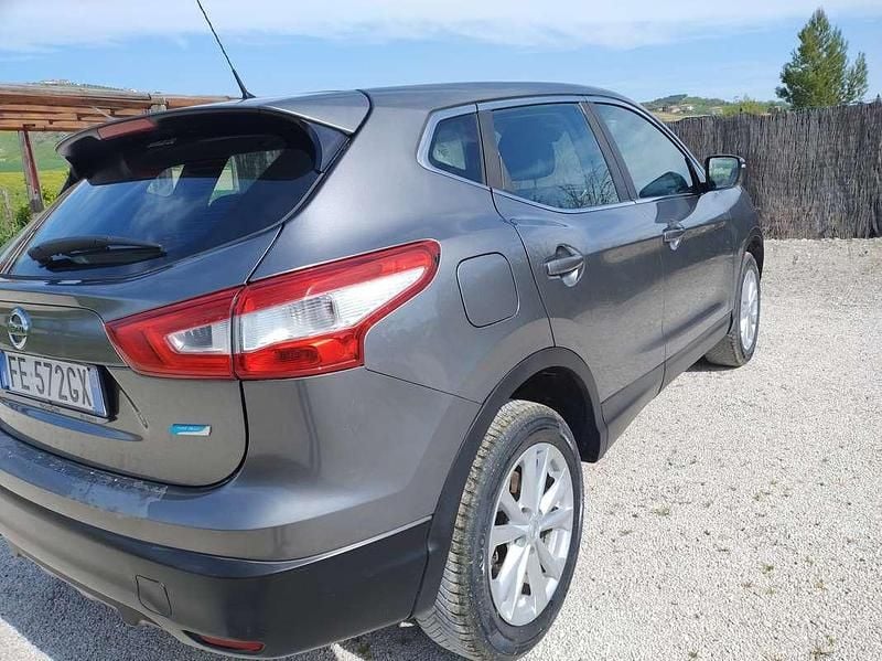 Usata Nissan Qashqai Acenta 110 CV (80 kW) 2016 Grigio SUV