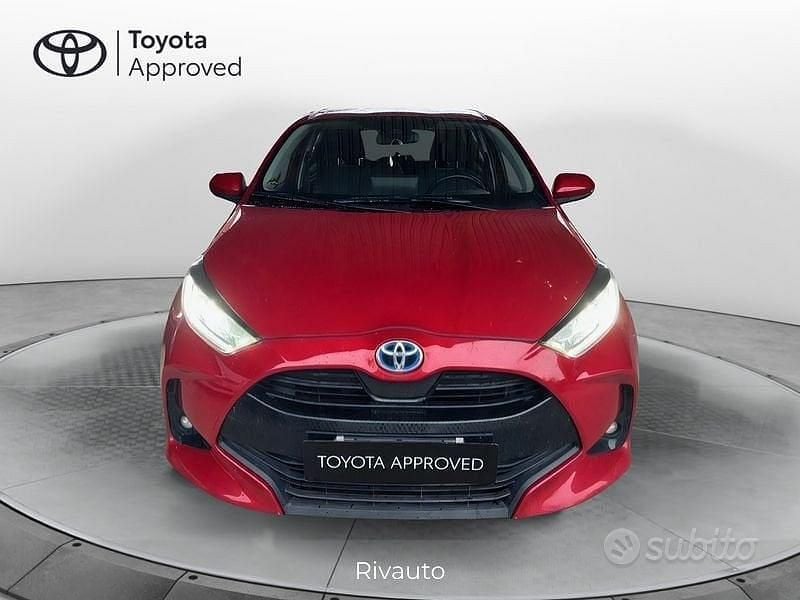 Usata Toyota Yaris Hybrid Trend 116 CV (85 kW) 2022 Rosso Utilitaria