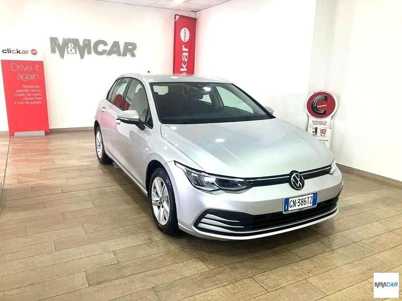 Grigio Usata 2023 VW Golf VIII Life Tre volumi | 19.700 € (Buon prezzo) - Immagine 1/4