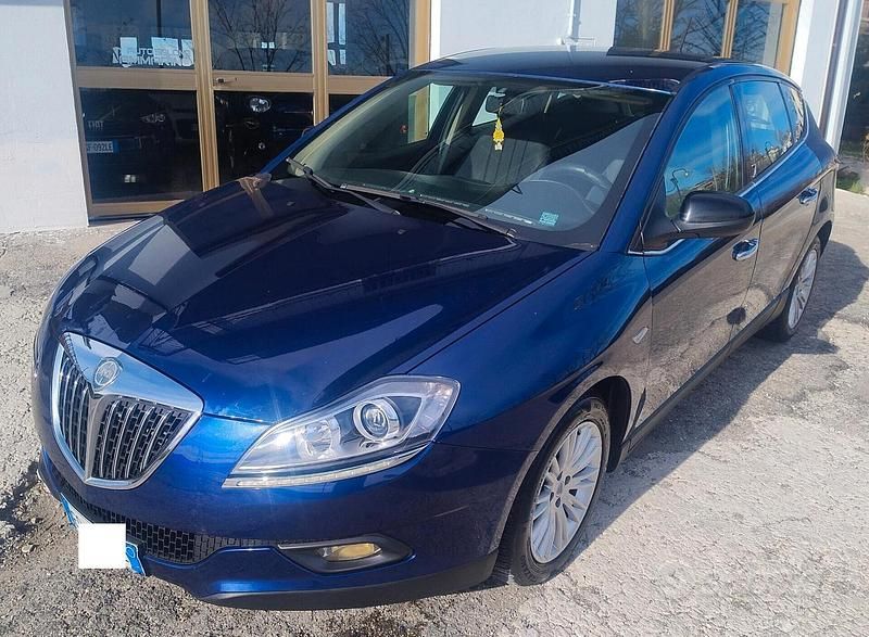Usata Lancia Delta 120 CV (88 kW) 2010 Blu Utilitaria