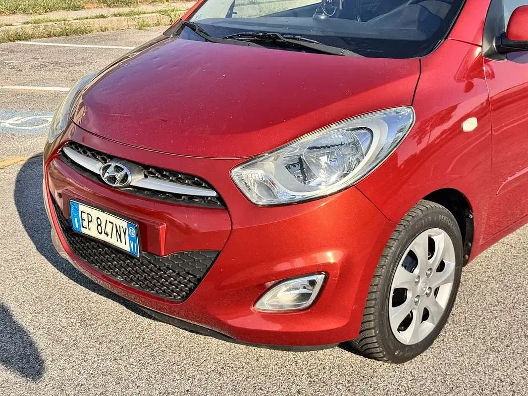Usata Hyundai i10 Edition 86 CV (63 kW) 2012 Rosso Utilitaria