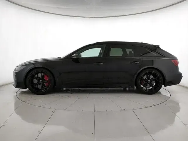 Usata Audi RS6 Comfort 600 CV (441 kW) 2022 Nero mythos metallizzato Station wagon