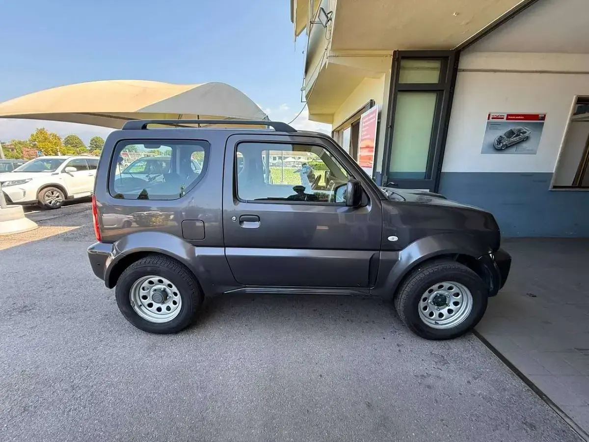 Usata Suzuki Jimny 86 CV (63 kW) 2013 Grigio SUV