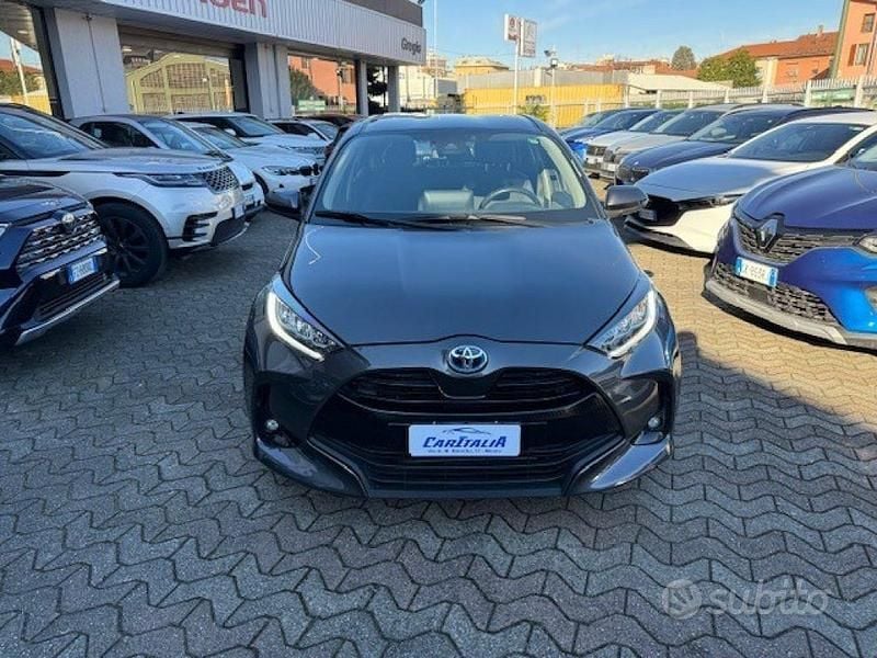 Usata Toyota Yaris Hybrid Trend 92 CV (67 kW) 2021 Grigio Berlina