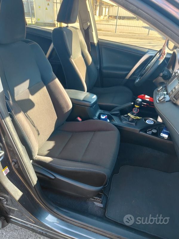 Usata Toyota RAV4 124 CV (91 kW) 2014 SUV