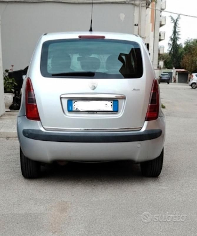 Usata Lancia Musa 75 CV (55 kW) 2004 Grigio Monovolume