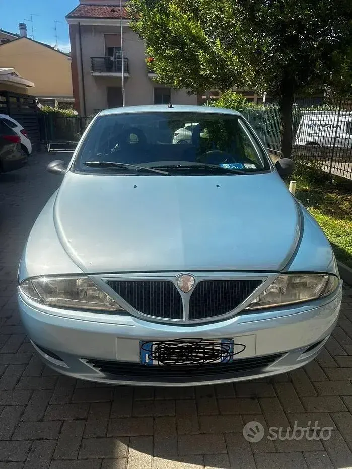 Usata Lancia Ypsilon 60 CV (44 kW) 2003 Blu Utilitaria